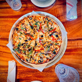Green Herb Chicken Pizza